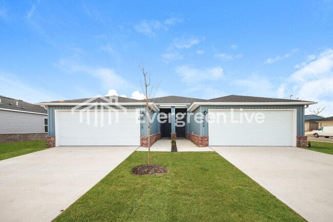 Building Photo - 6613 NW Kathleen St