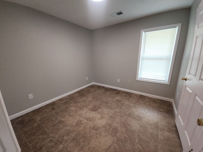 Photo - 43 Foxlea Dr