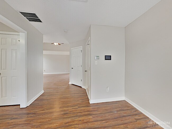 Photo - 105 River View Ct