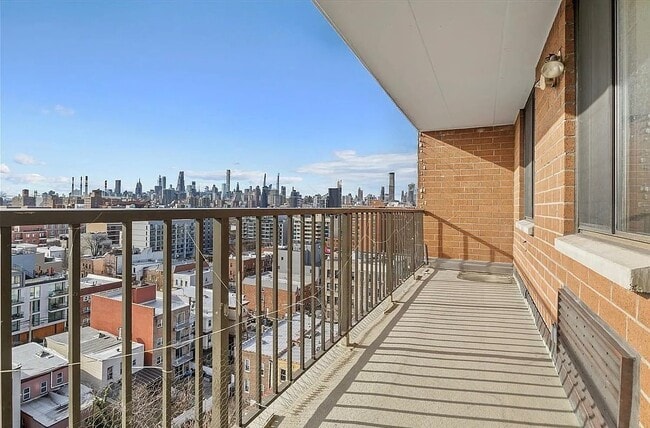 Building Photo - 2322 30th Rd - 10J Rental
