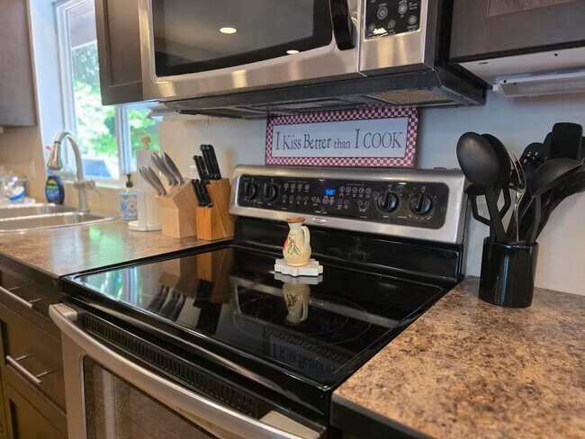 1937 Cedar Park Dr N