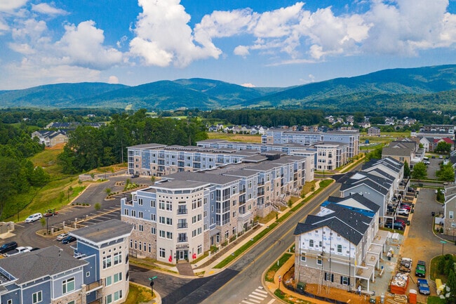 The Summit Apartment Homes