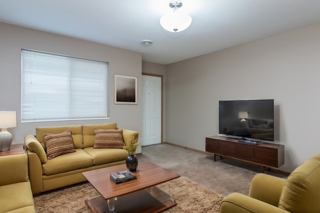 Saddle Creek Townhomes