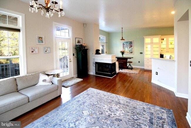 Photo - 18400 Lanier Island Square
