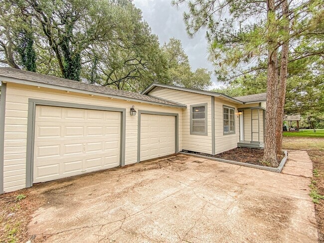 Photo - 3815 Commerce St