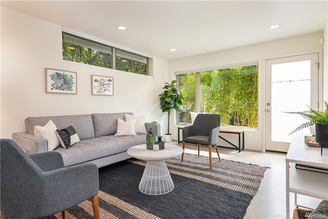 Photo - 5201 Phinney Ave N