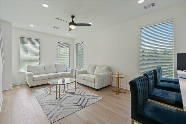 Building Photo - 3522 Mansfield St Unit B