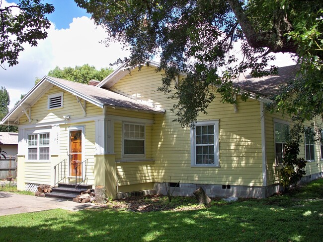 Photo - Beautiful Bungalow with heart-of-pine floors
