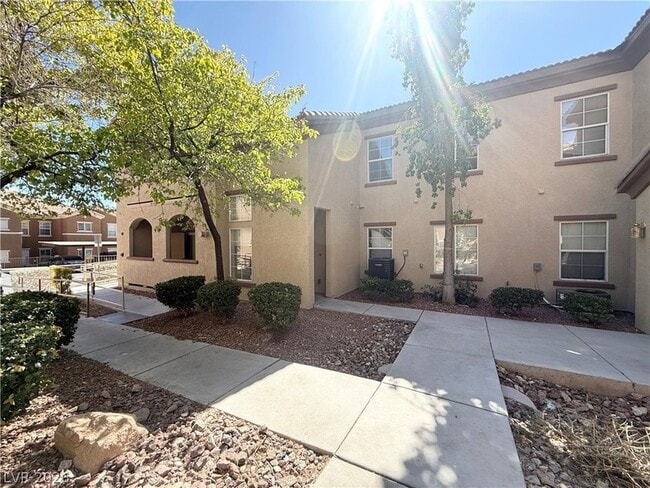 Building Photo - 3915 Legend Hills St Unit 203