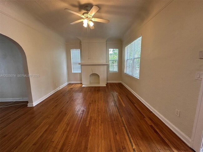Building Photo - 2328 SW 17th St Unit 1