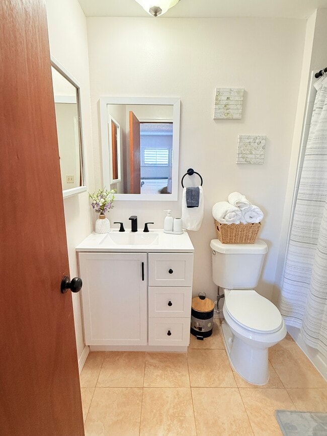 Building Photo - 387 Knox McRae Dr