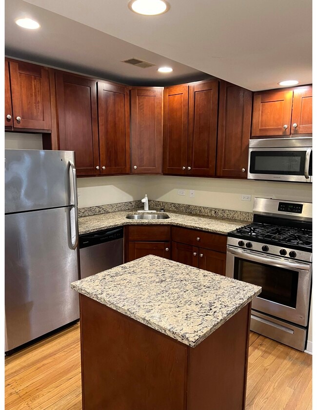 Building Photo - Lillie Plaza 412 Unit 3A Rental