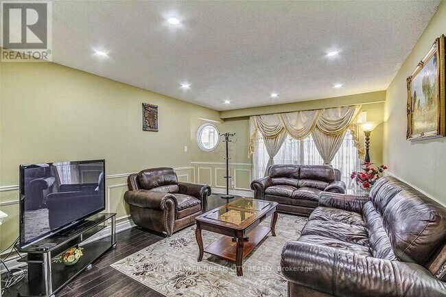 Photo - 338 Royal Salisbury Way