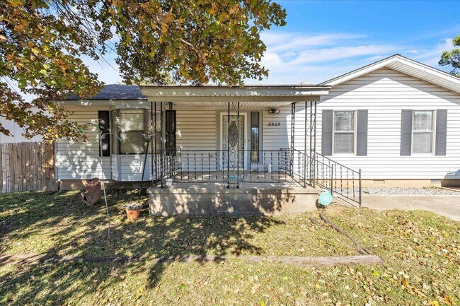 Photo - 8929 NE 52nd St