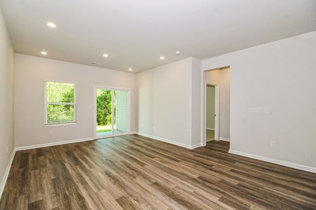 Photo - 333 Parkington Ln