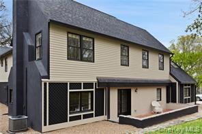 Photo - 118 Old Mill River Rd