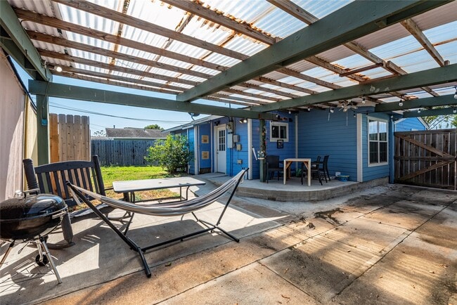 Photo - 1310 Harris Way