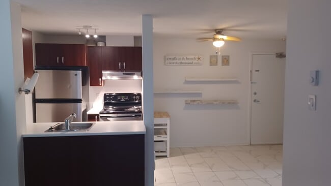 Building Photo - 23 Rue De La Soeur-Jeanne-Marie-Chavoin Unit 201