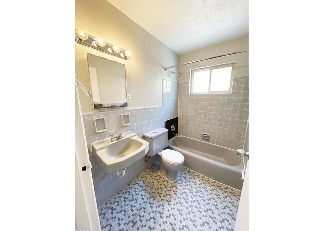 Photo - 562 Lowell Ave Unit 562-02