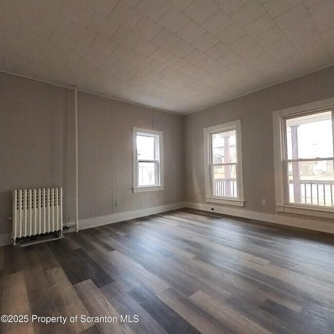 Photo - 1715 Sanderson Ave