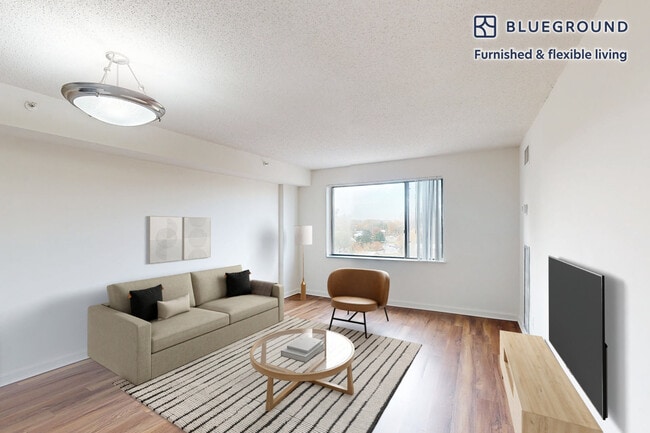 Building Photo - 2251 Pimmit Dr