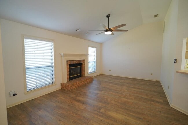 Photo - 2605 Yarmouth Ln
