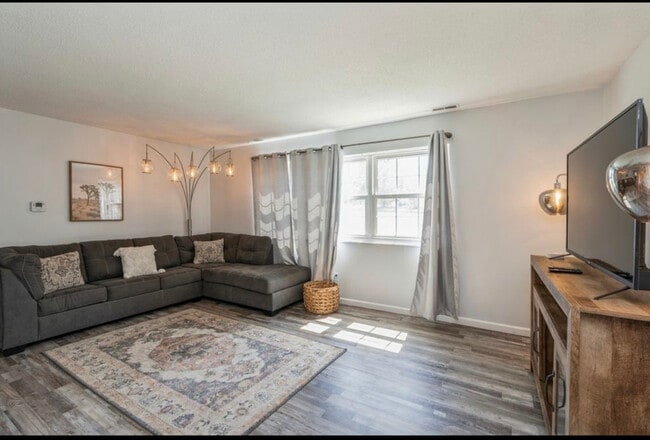 Photo - 1100 E 6th St Unit 2