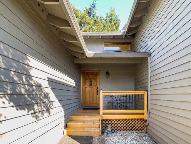 Photo - Spacious 3 Bedroom Cul-De-Sac Home in Cedar Mill with Easy Access to Nike, Intel, and St. Vincent