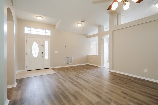 Photo - 1568 Saddlebrook Ln