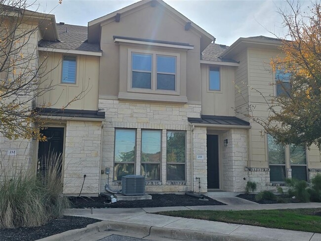 Building Photo - 13800 Lyndhurst St Unit 233