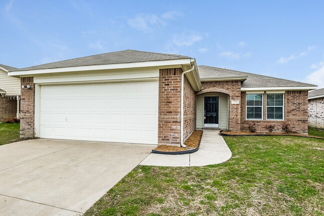 Building Photo - 3301 Royal Crest Dr Rental