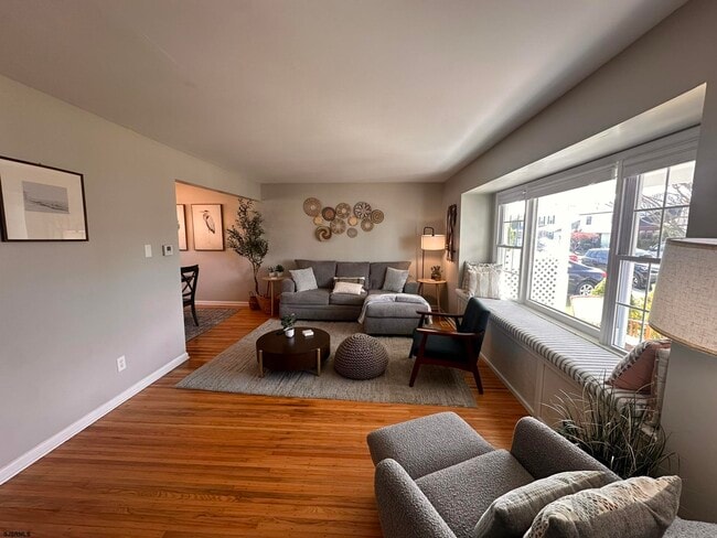 Photo - 611 N Delavan Ave