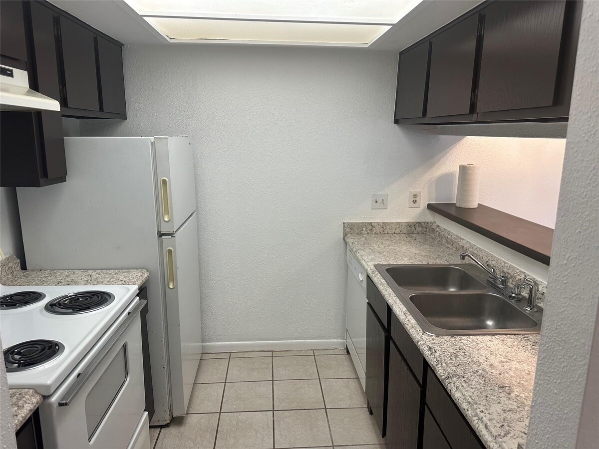 Photo - 2814 S Bartell Dr Unit 13