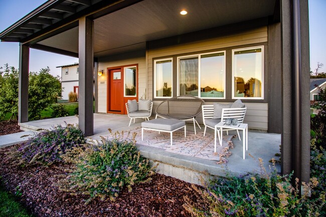 Photo - prov2322 Unidad 2322 Provenance Loop