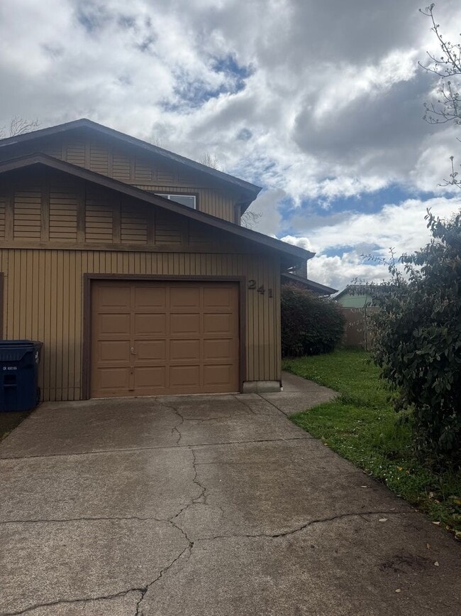 Building Photo - PreK01 Unit 241