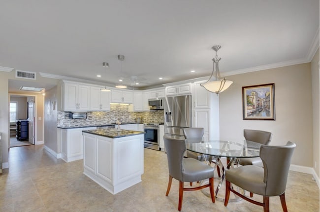 Building Photo - 4028 Newcastle B Rental