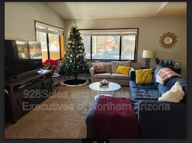 Photo - 823 W Birch Ave