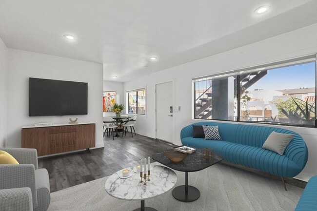 Photo - 215 N Fickett St Unidad 2