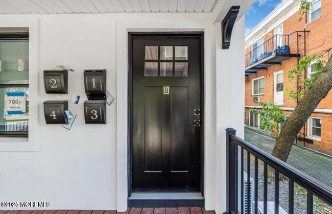 Building Photo - 700 Fifth Ave