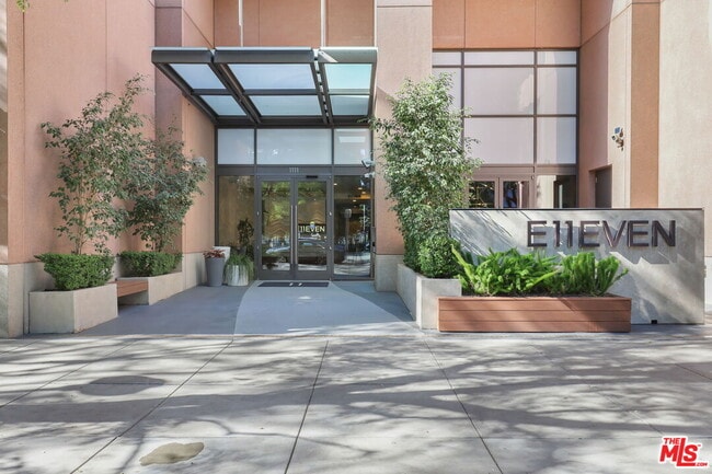 Photo - 1111 S Grand Ave Unit 916