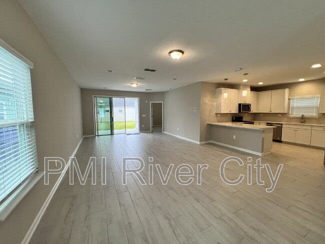 Photo - 125 Farmfield Dr