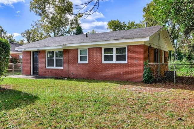 Photo - 128 E Hall St