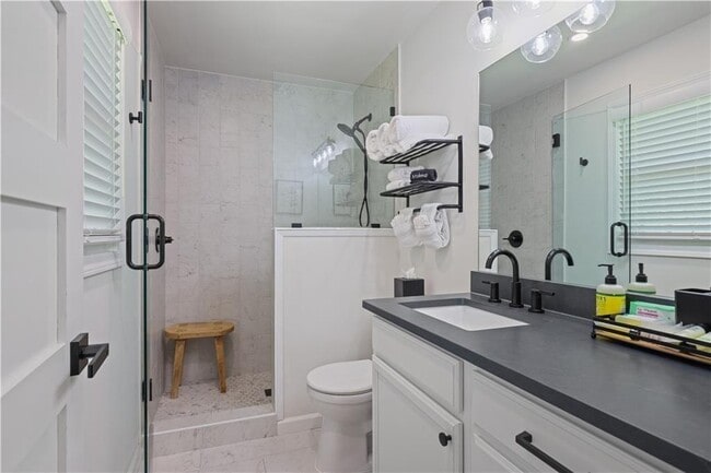 Photo - 677 Hillandale Cir