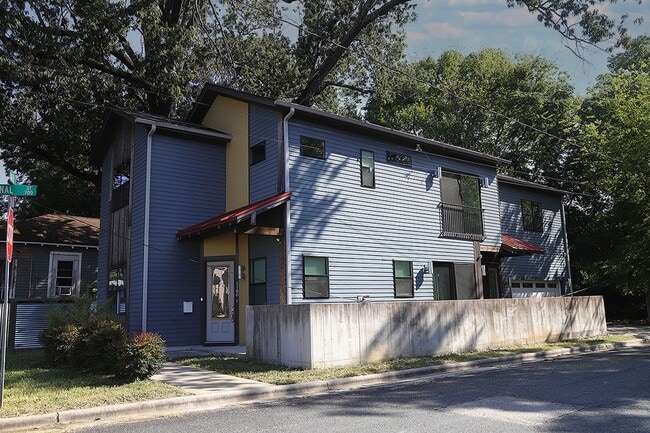 Building Photo - Sleek! Sophisticated! One of a Kind! Rental