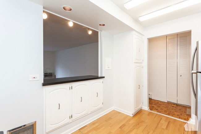 Photo - 4334 N Clarendon Ave