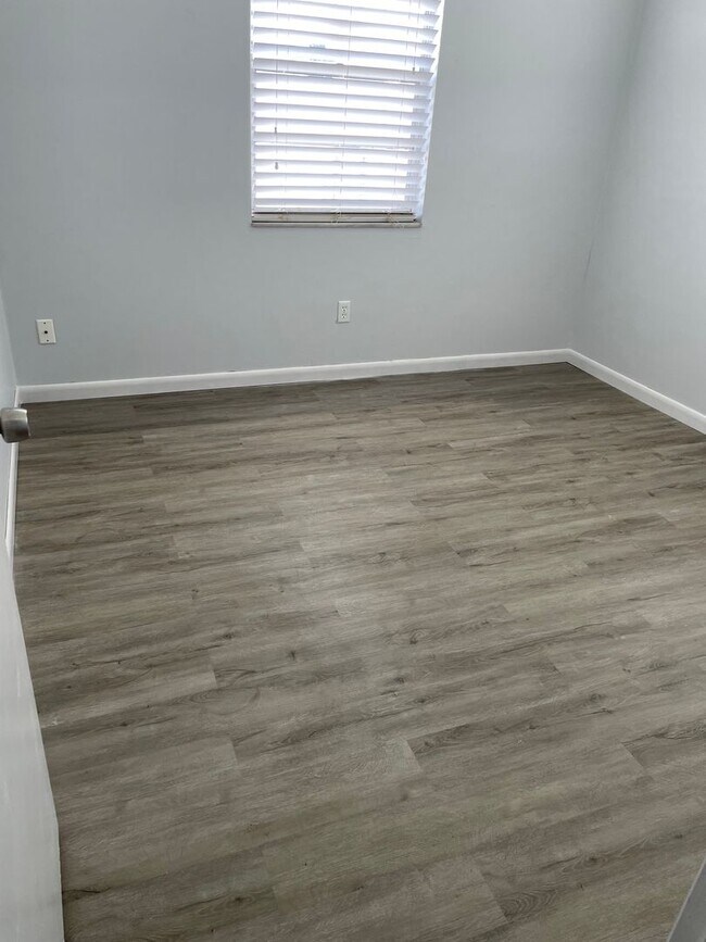 Photo - Refreshed 2/2 within walking distance to park