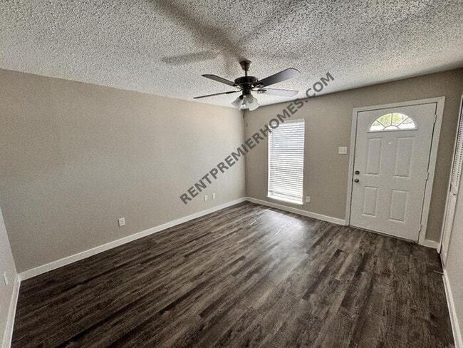 Photo - 802 Las Palmas Dr