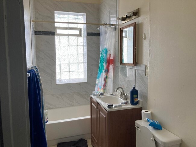 Photo - 328 E Knapp St