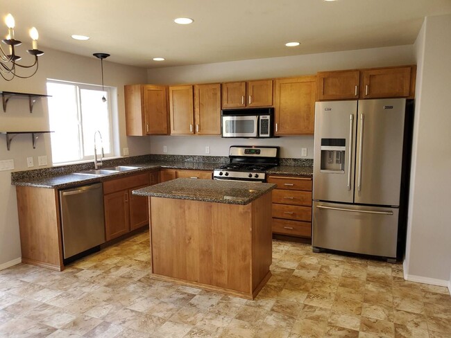 Photo - 3 bedroom 2 bath Home for Rent in Post Falls!