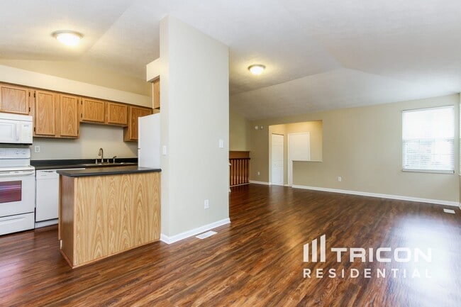 Photo - 7943 Cardinal Cove W